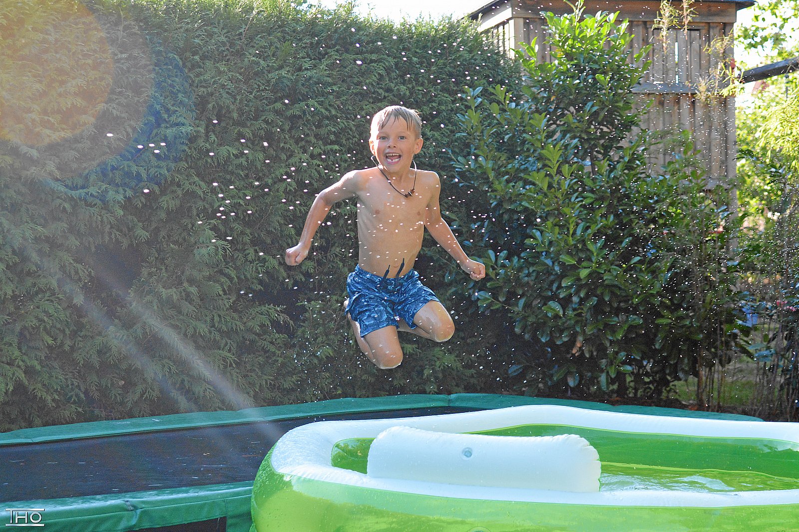 Springen ins Pool
