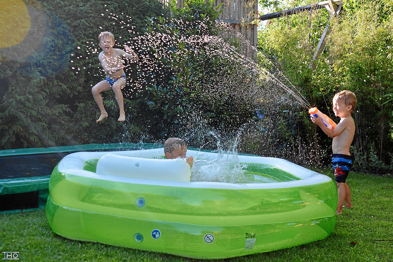 Springen ins Pool
